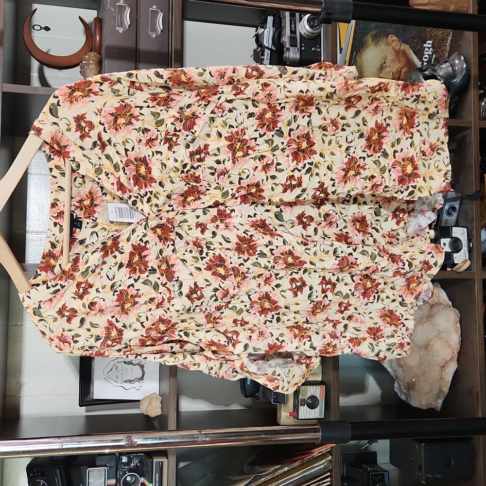 NWT Torrid 3X Floral Blouse